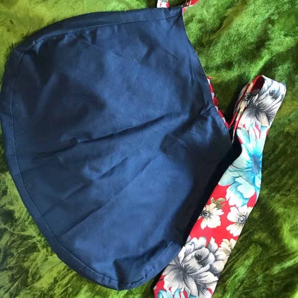 Handmade silk tie upcycled crossbody bag. 😍 - Picture 5 of 6